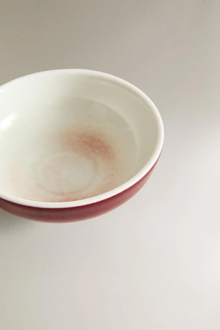 Порцеляновая чаша с крышкой в темно-красном цвете- Заказать в России