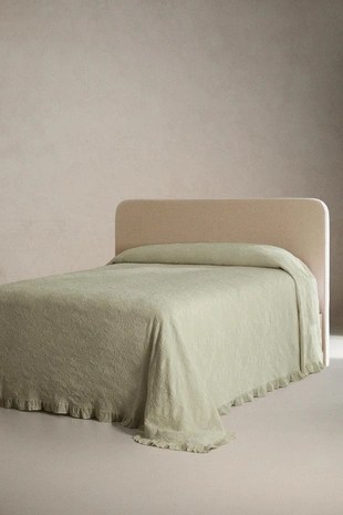 Жаккардовое покрывало с оборками- Заказать в России