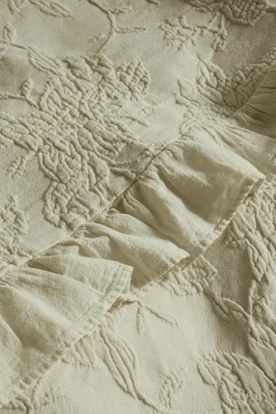 Жаккардовое покрывало с оборками- Заказать в России