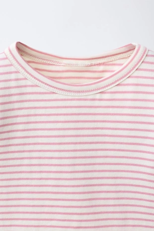 Мягкая футболка в полоску из ткани