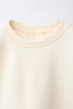 Однотонная футболка из ткани INTERLOCK- Заказать в России