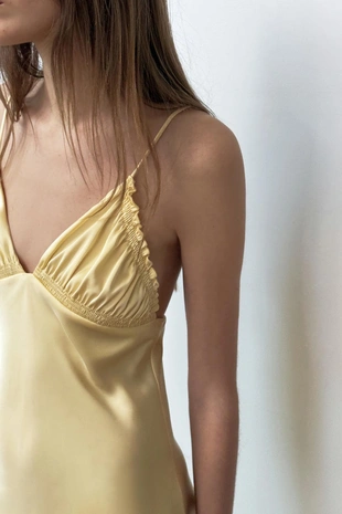 Атласное платье миди со сборками- Заказать в России