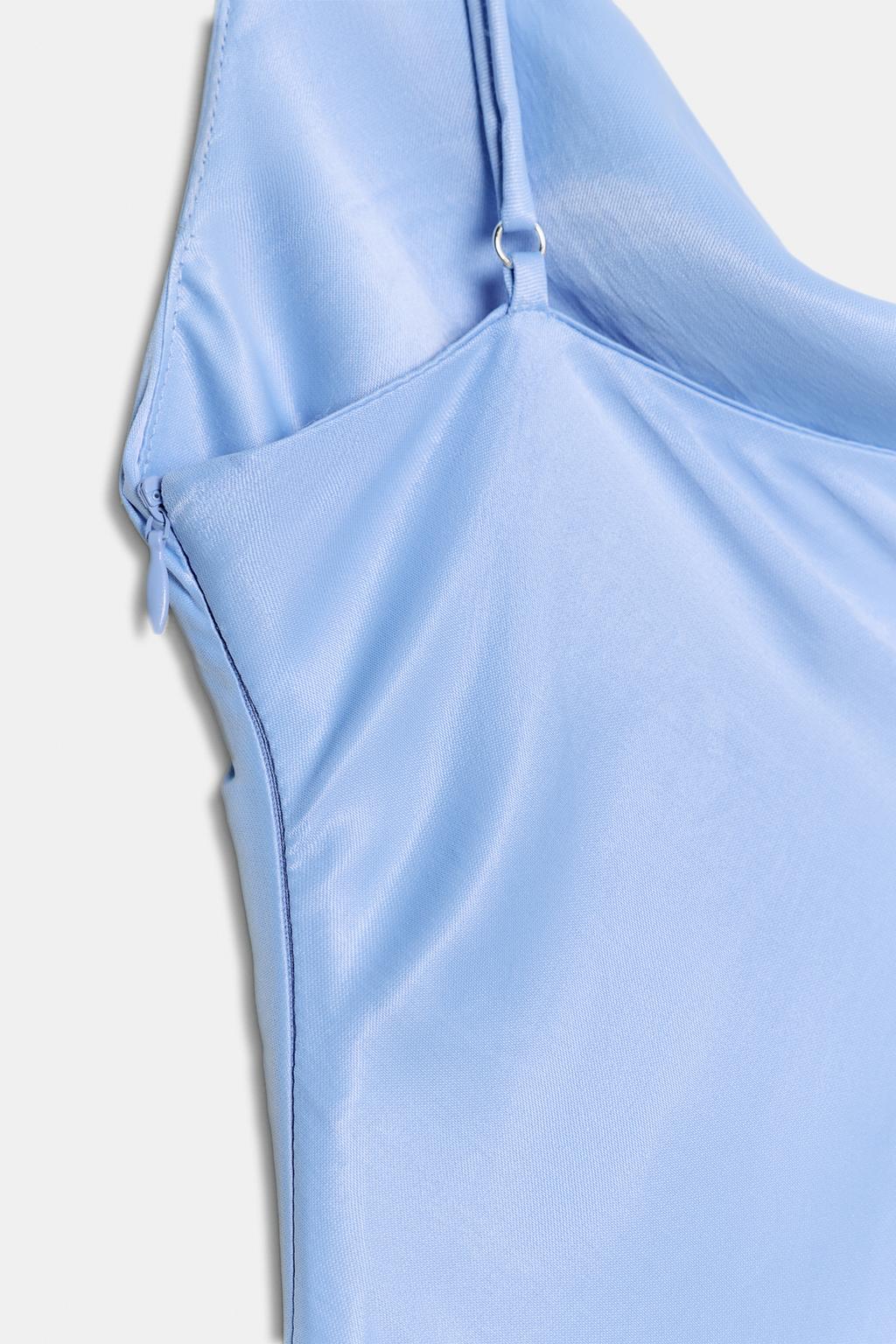 КОРОТКОЕ АТЛАСНОЕ ПЛАТЬЕ С АСИММЕТРИЧНЫМ НИЗОМ