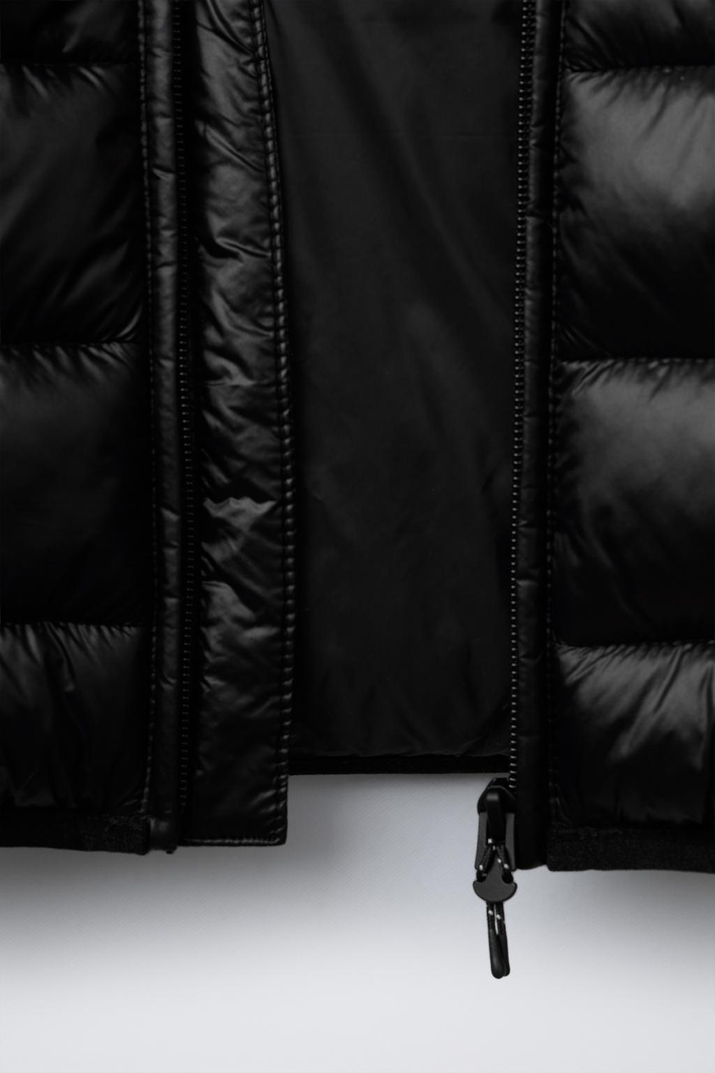 УЛЬТРАЛЕГКАЯ КУРТКА С ТЕКСТОМ