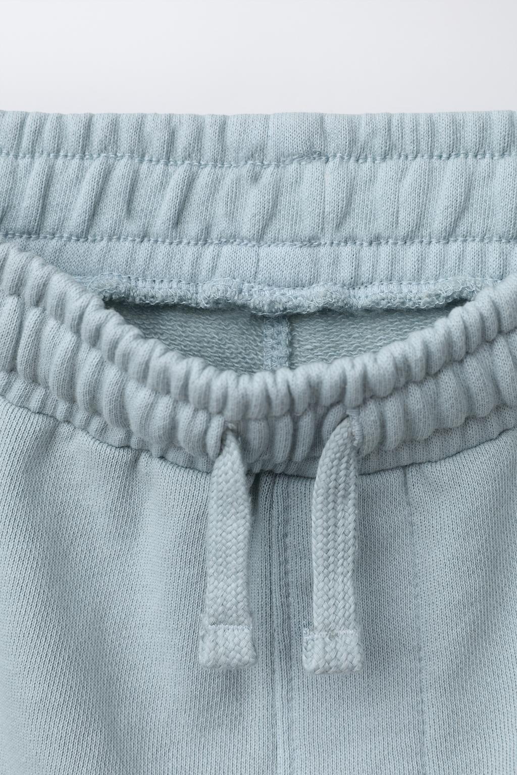 КОМПЛЕКТ ИЗ ТОЛСТОВКИ И ШОРТОВ С НАДПИСЬЮ