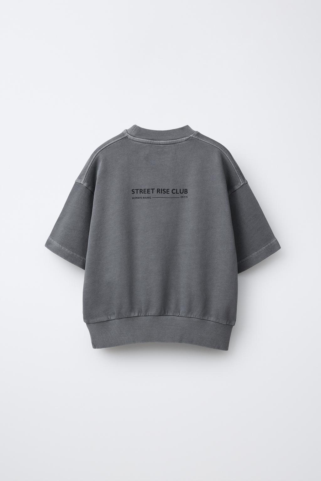 КОМПЛЕКТ ИЗ ТОЛСТОВКИ С КОРОТКИМИ РУКАВАМИ И ШОРТОВ-КАРГО