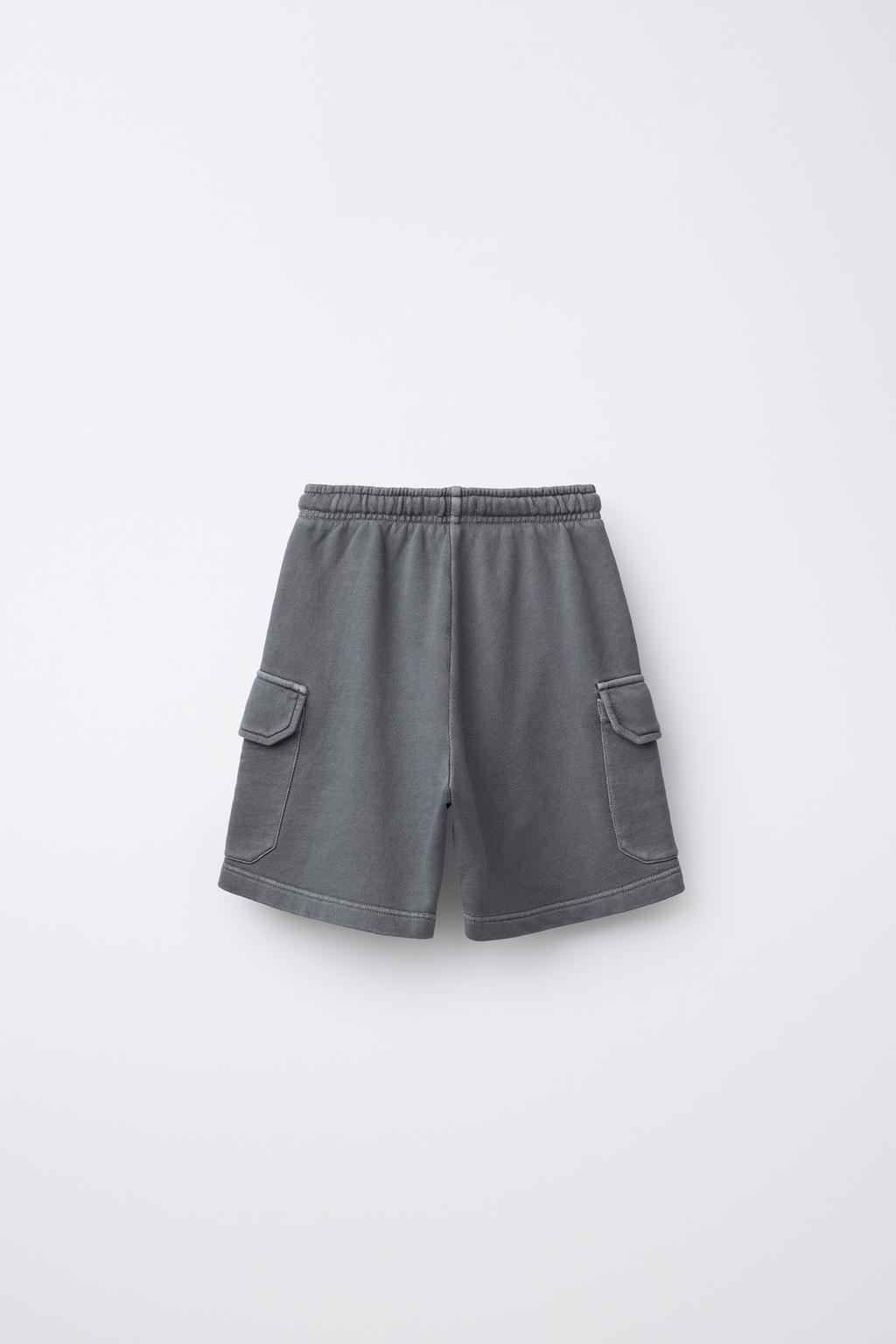 КОМПЛЕКТ ИЗ ТОЛСТОВКИ С КОРОТКИМИ РУКАВАМИ И ШОРТОВ-КАРГО