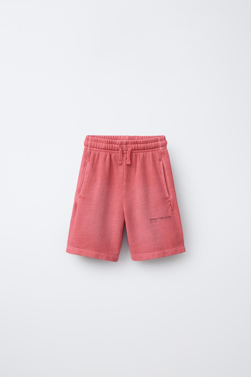 КОМПЛЕКТ ИЗ ФУТБОЛКИ И ШОРТОВ С НАДПИСЬЮ