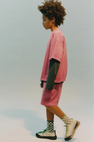 Комплект из футболки и шортов с надписью- Заказать в России