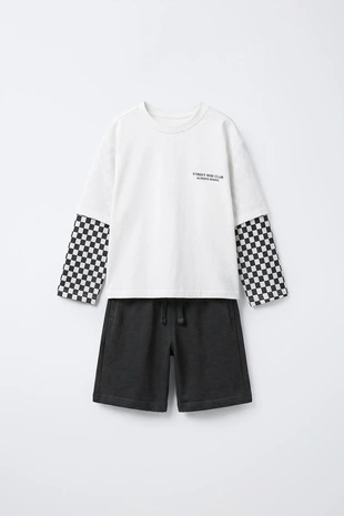 Комплект из футболки с двойными рукавами и шортов в шахматную клетку- Заказать в России