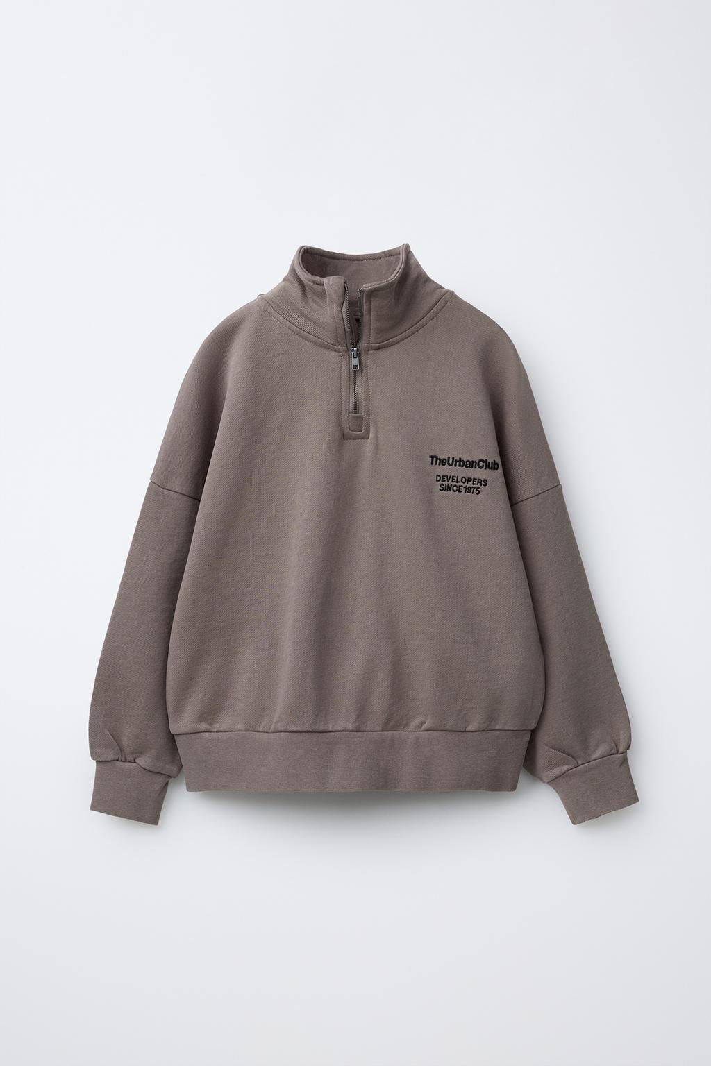 ТОЛСТОВКА ИЗ МЯГКОЙ ТКАНИ С НАДПИСЬЮ