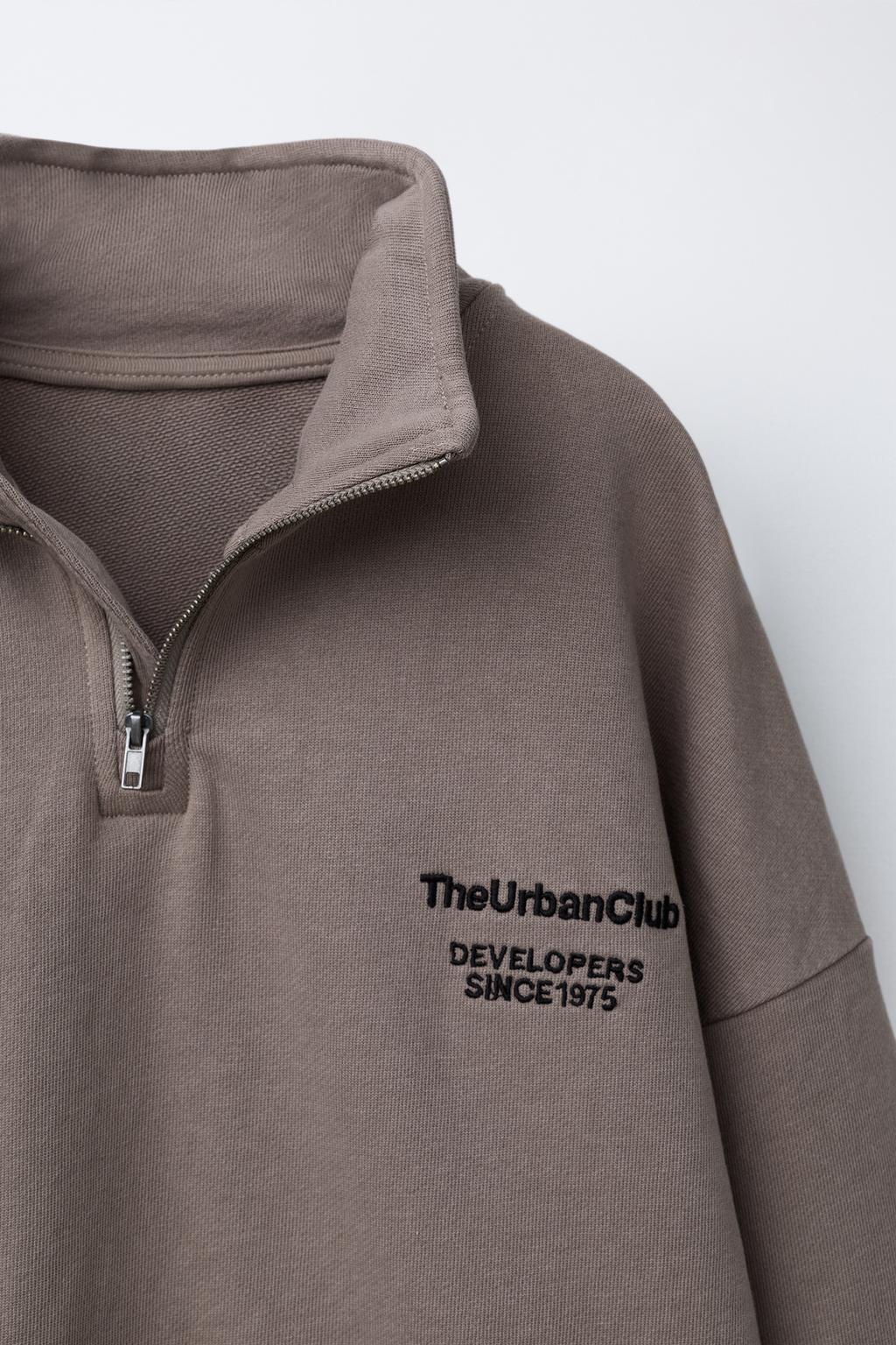 ТОЛСТОВКА ИЗ МЯГКОЙ ТКАНИ С НАДПИСЬЮ