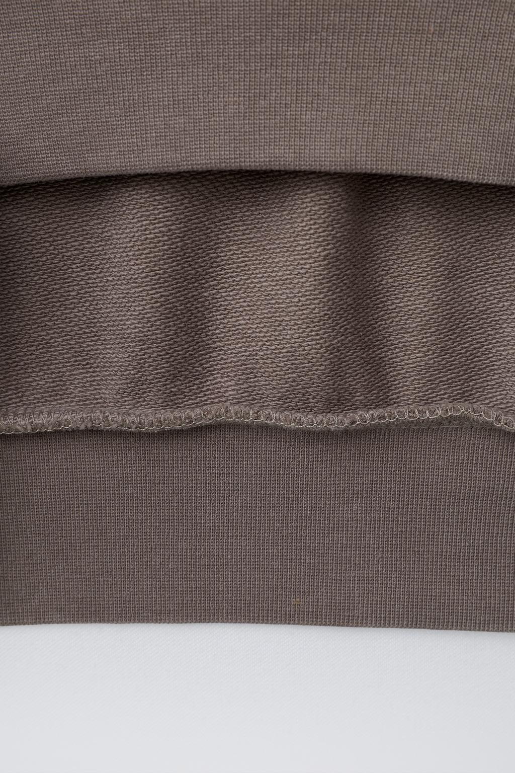 ТОЛСТОВКА ИЗ МЯГКОЙ ТКАНИ С НАДПИСЬЮ