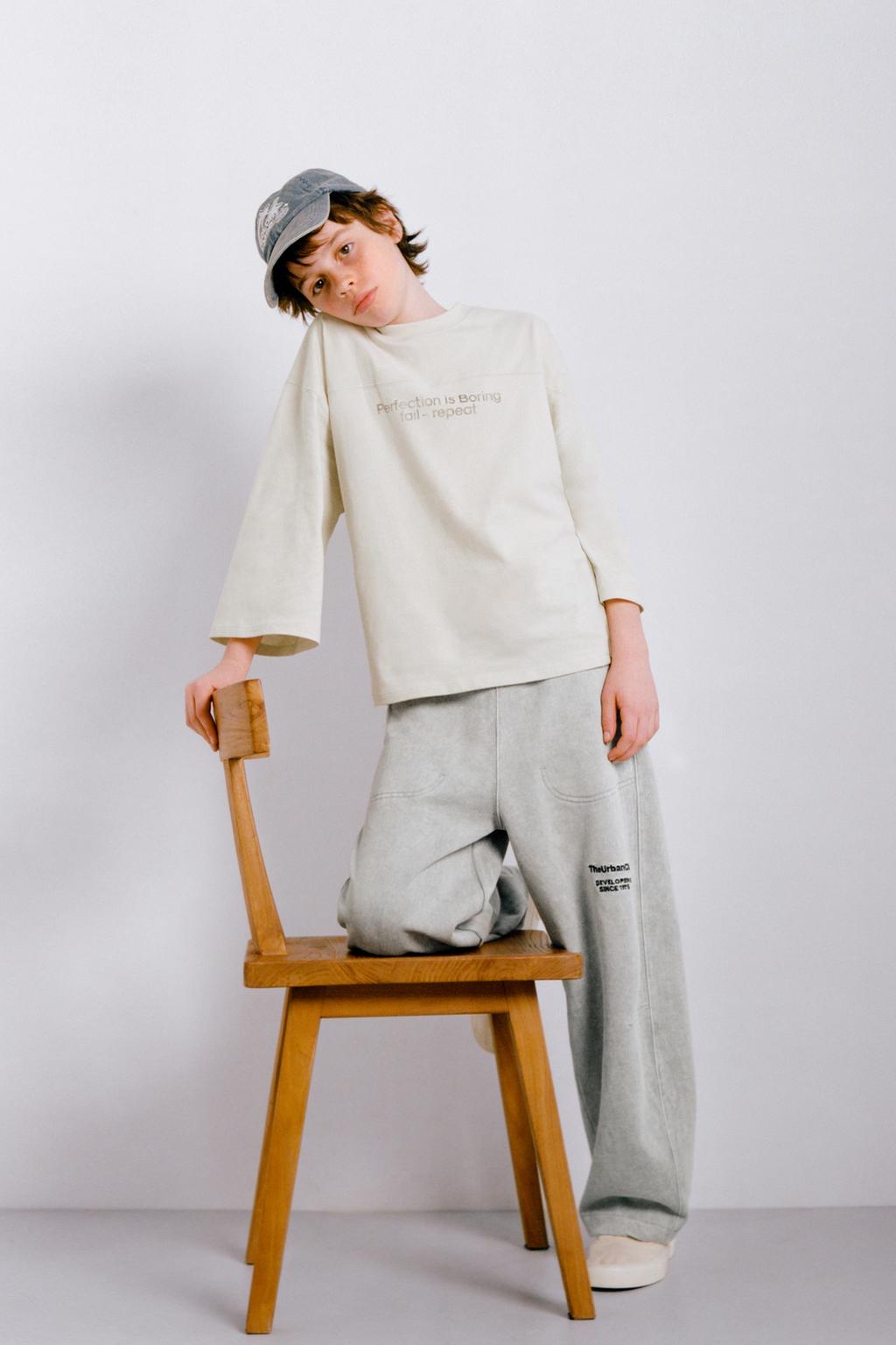 БРЮКИ BARREL ИЗ МЯГКОЙ ТКАНИ С НАДПИСЬЮ