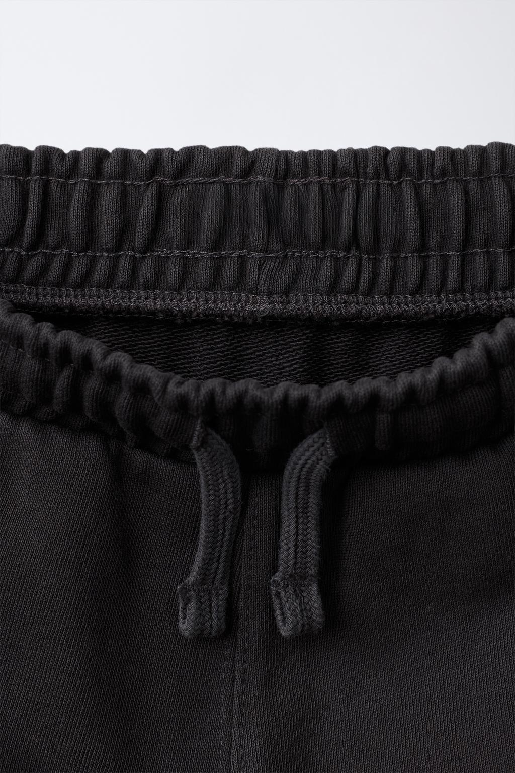 ШОРТЫ ИЗ МЯГКОЙ ТКАНИ С ВЫШИТЫМ ТЕКСТОМ