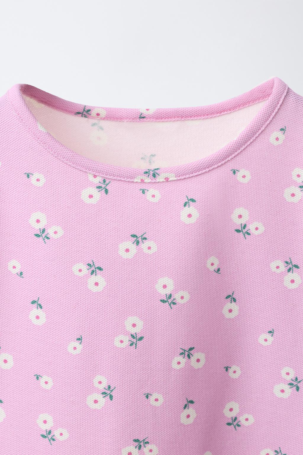 КОМПЛЕКТ ИЗ ФУТБОЛКИ И БРЮК С ЦВЕТОЧНЫМ ПРИНТОМ И БАНТАМИ