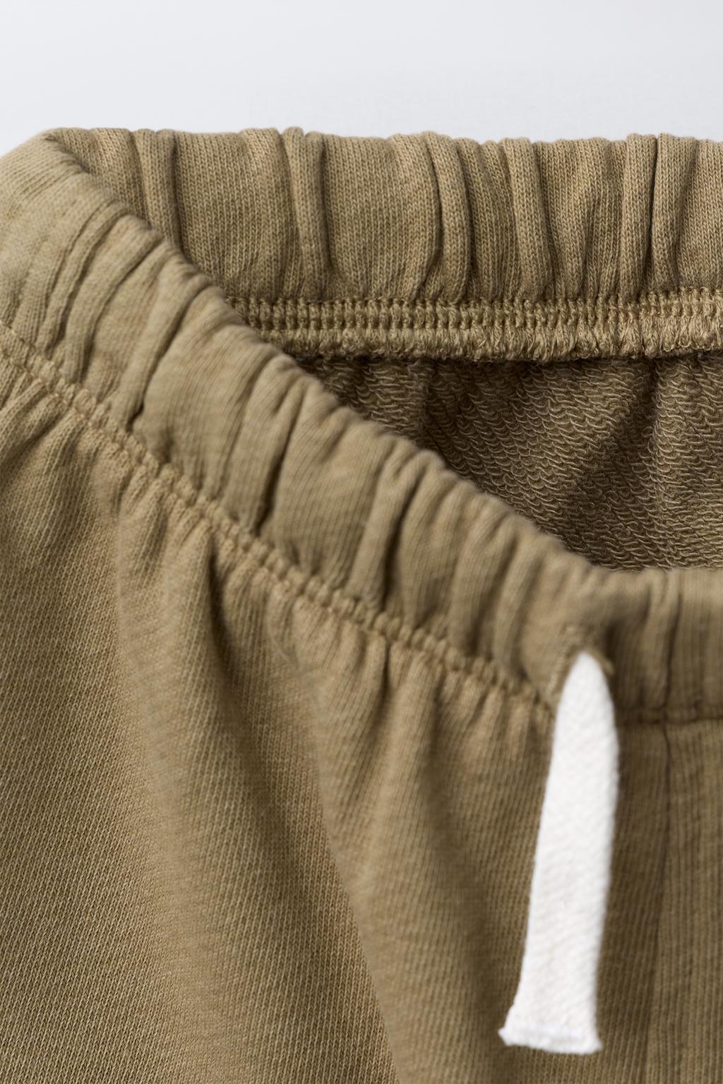 ШОРТЫ ИЗ МЯГКОЙ ТКАНИ С НАДПИСЬЮ