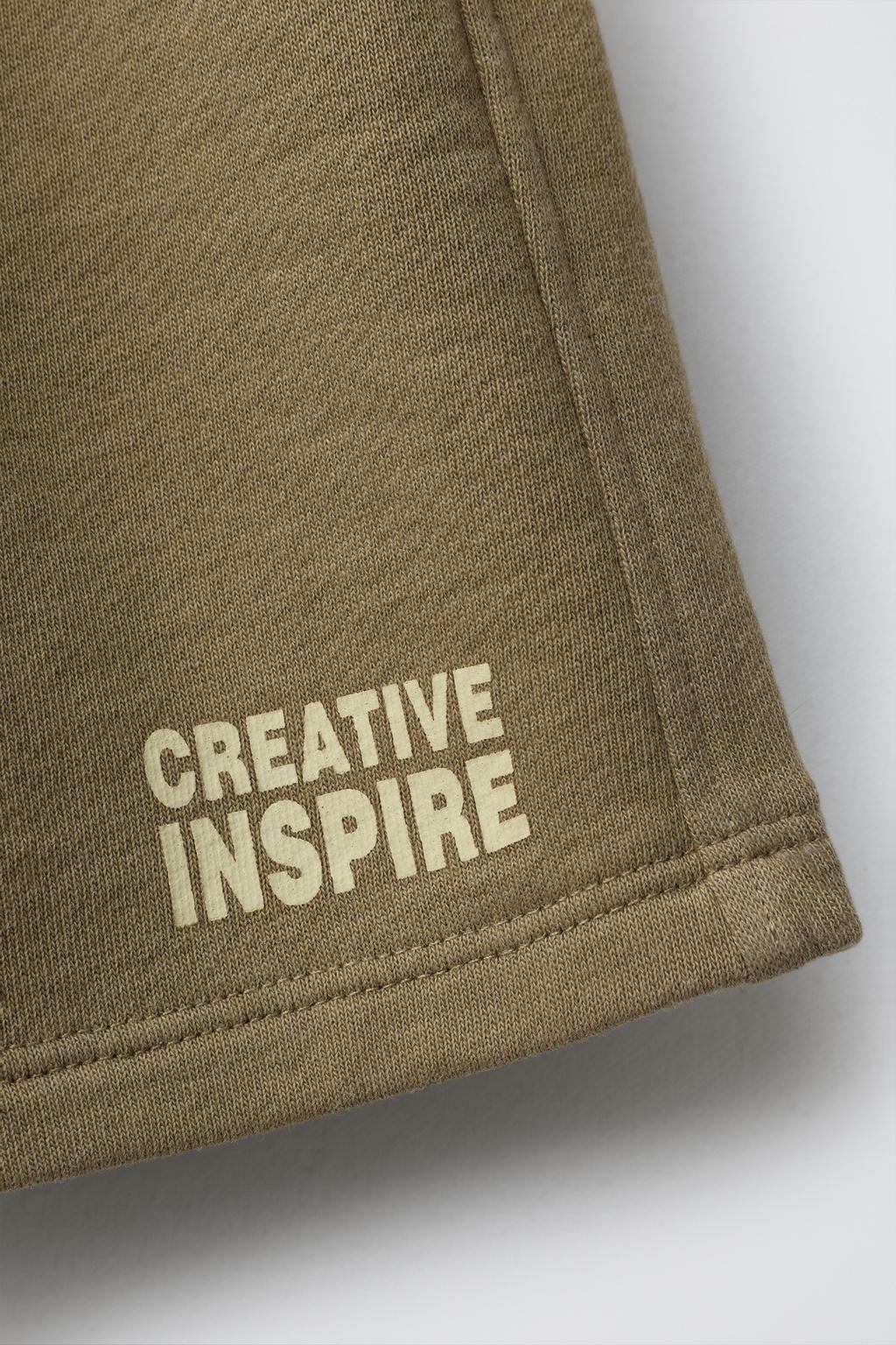 ШОРТЫ ИЗ МЯГКОЙ ТКАНИ С НАДПИСЬЮ