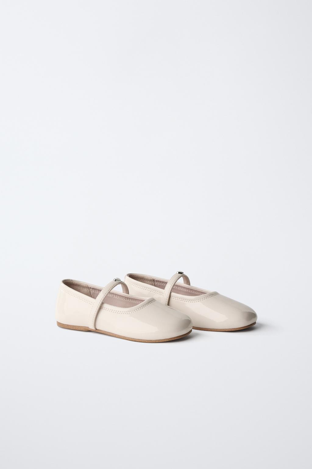 ЛАКИРОВАННЫЕ БАЛЕТКИ С СЕРДЕЧКОМ