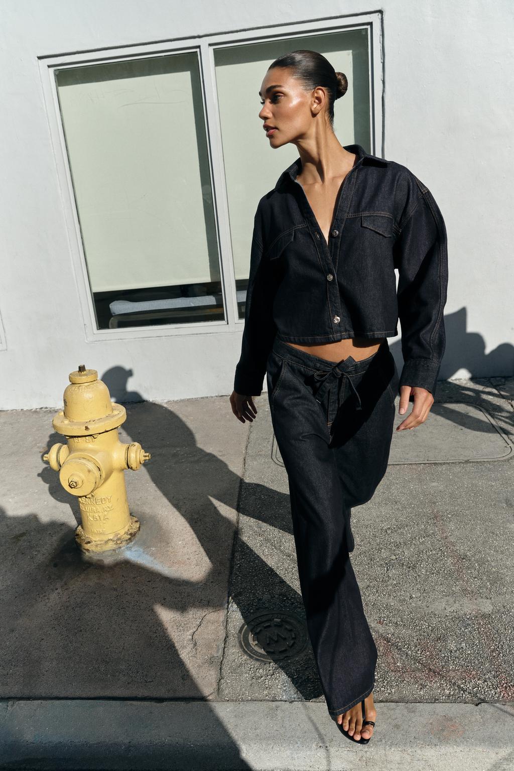 УКОРОЧЕННАЯ ДЖИНСОВАЯ РУБАШКА Z1975 С КЛАПАНАМИ