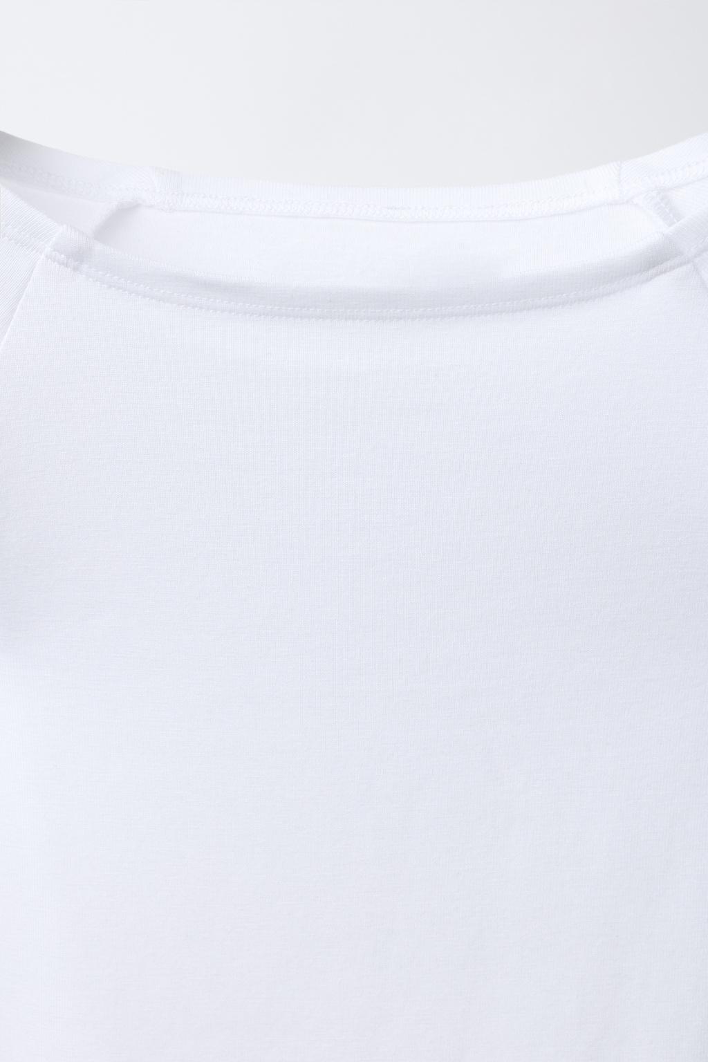 ОДНОТОННАЯ ФУТБОЛКА ИЗ МОДАЛА