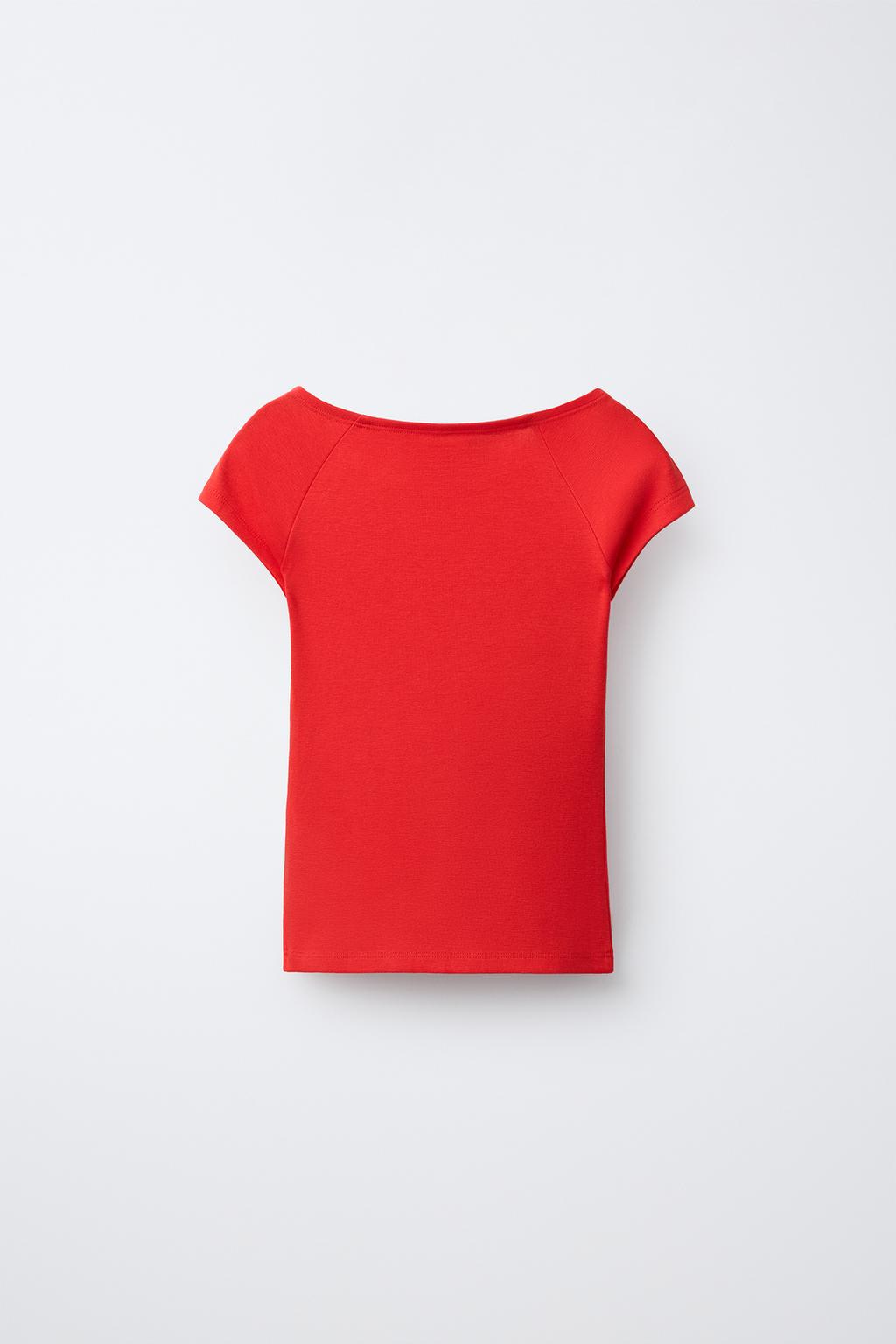 ОДНОТОННАЯ ФУТБОЛКА С МОДАЛОМ