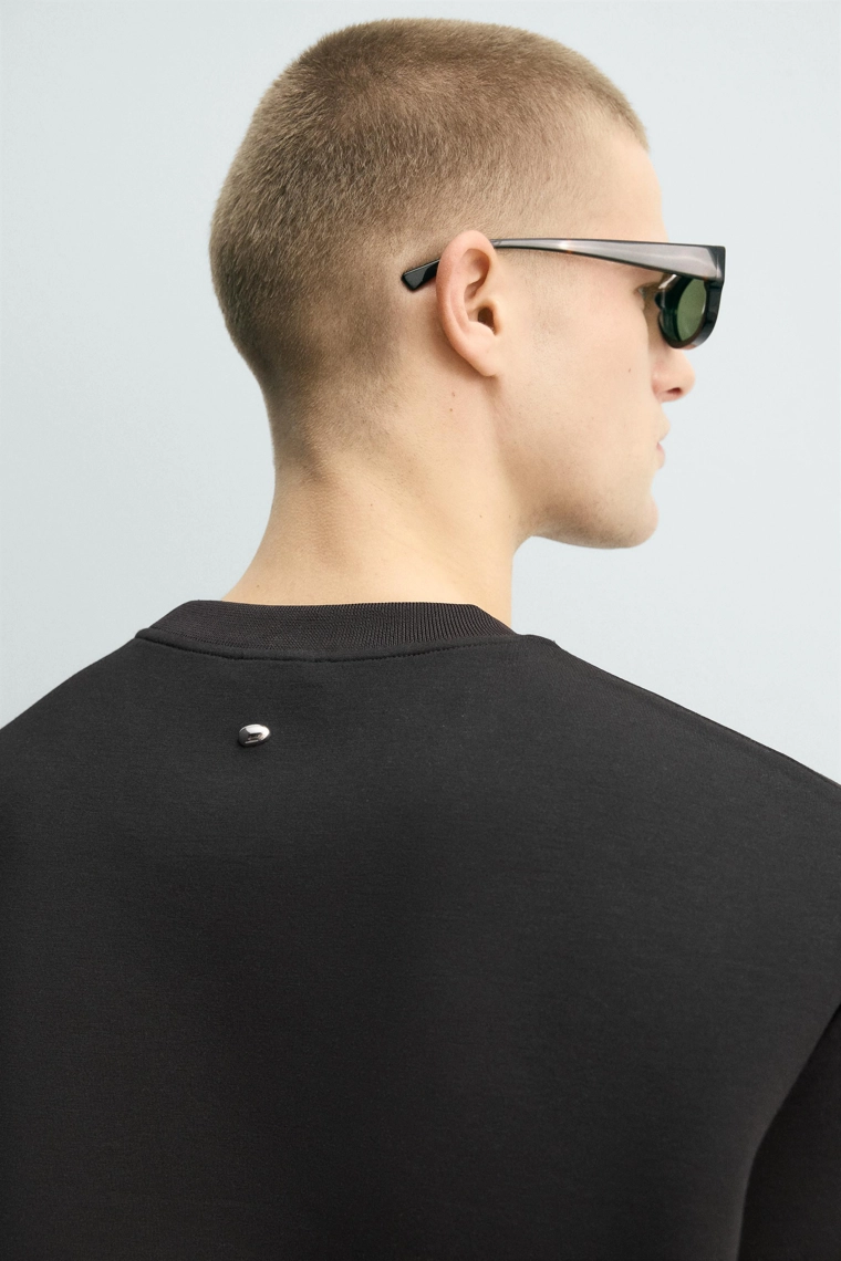 Техническая свитшот с объемной посадкой