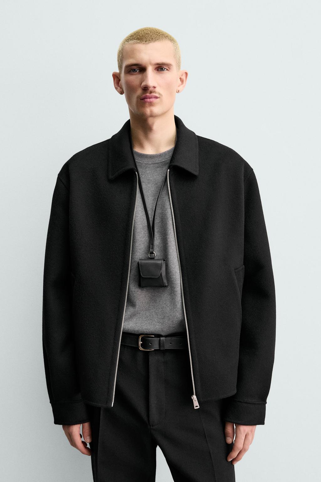 КОЖАНЫЙ ЧЕХОЛ ДЛЯ НАУШНИКОВ С ПОДВЕСКОЙ