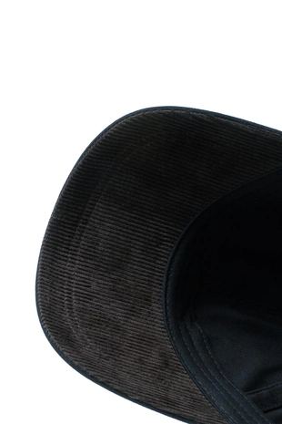 Кепка из вельвета с комбинированной отделкой