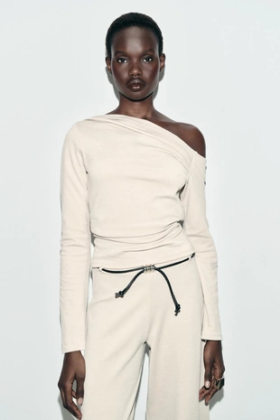 Топ асимметричного кроя из пике