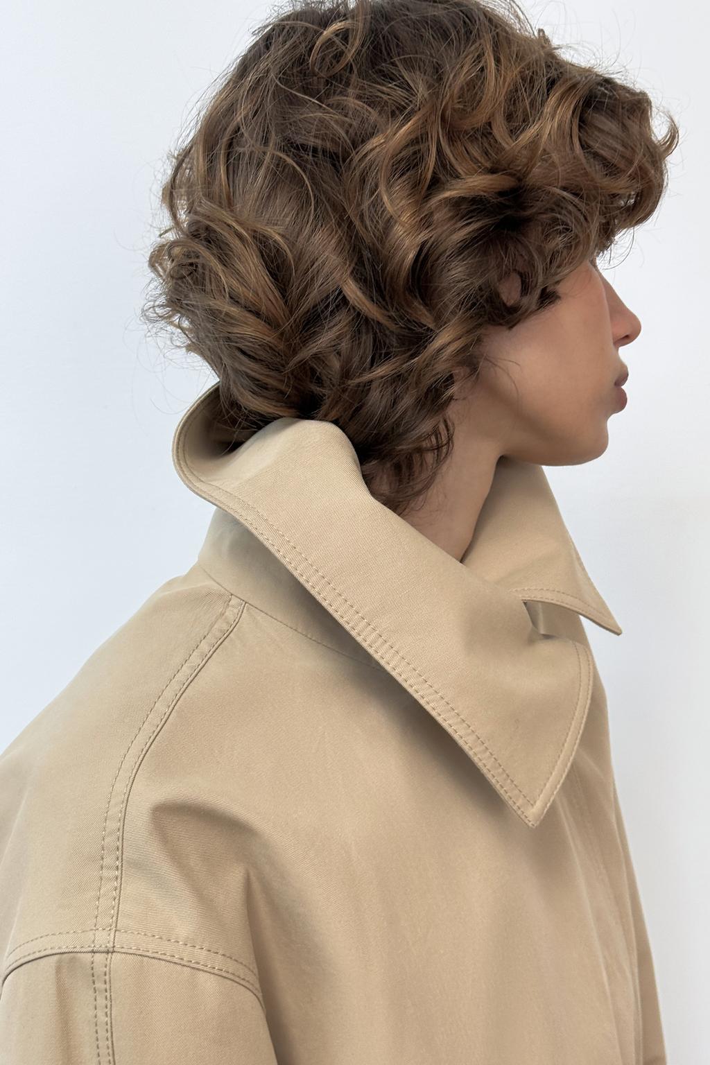 КОРОТКИЙ ТРЕНЧ С ПОЯСОМ