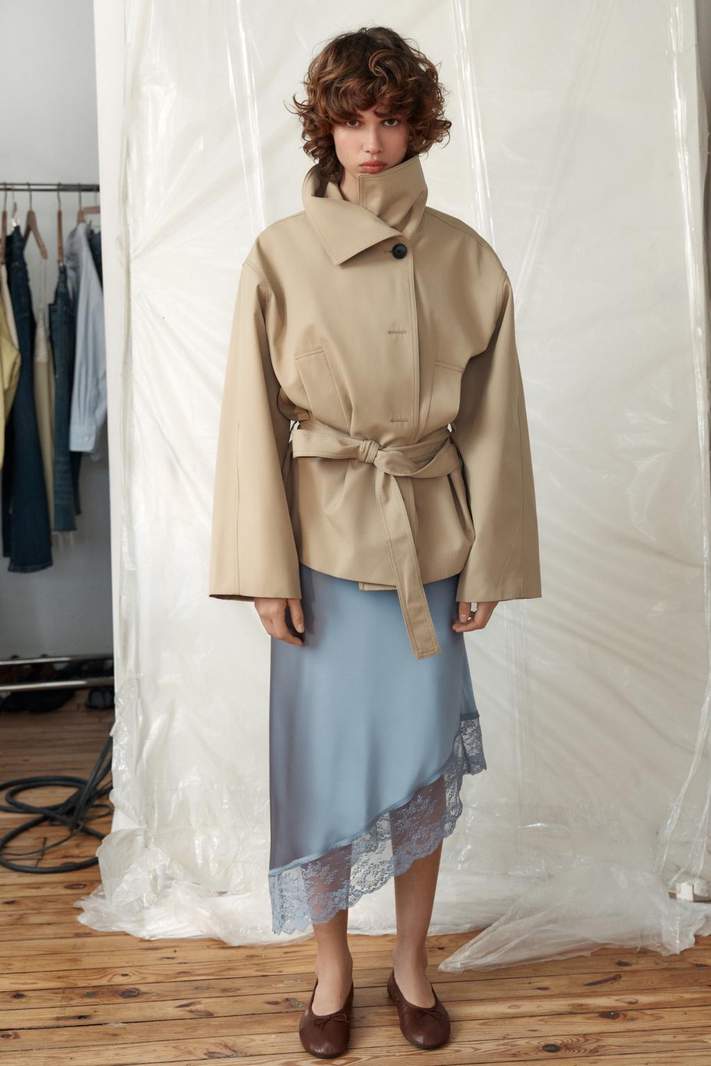 КОРОТКИЙ ТРЕНЧ С ПОЯСОМ