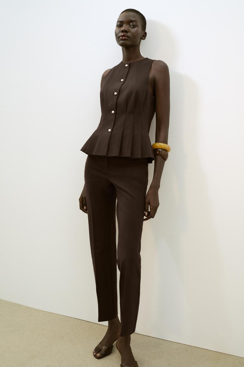 ЖИЛЕТ С БАСКОЙ И ЗАЩИПАМИ