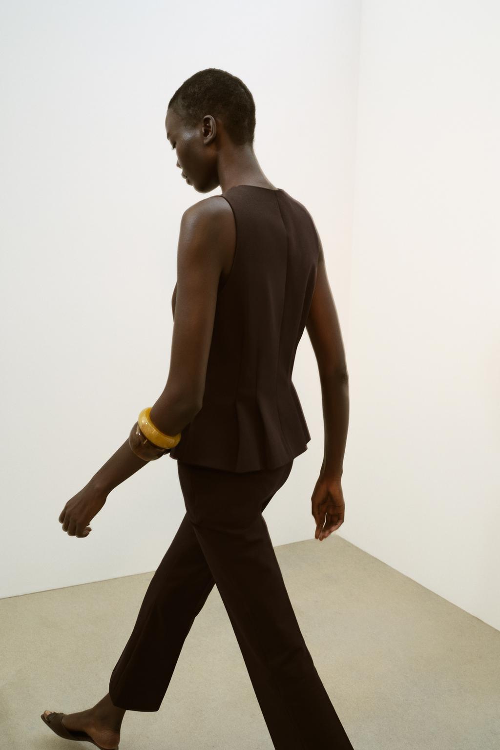 ЖИЛЕТ С БАСКОЙ И ЗАЩИПАМИ