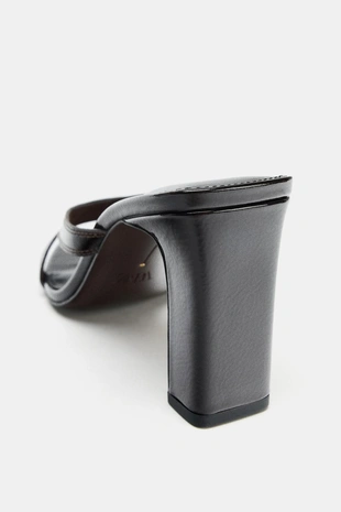 Босоножки на каблуке с ремешками из кожи- Заказать в России