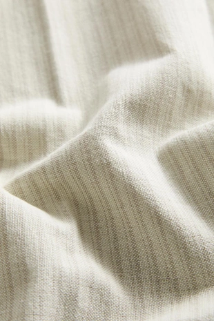 Скатерть с полосатым узором и контрастными оверлоками- Заказать в России