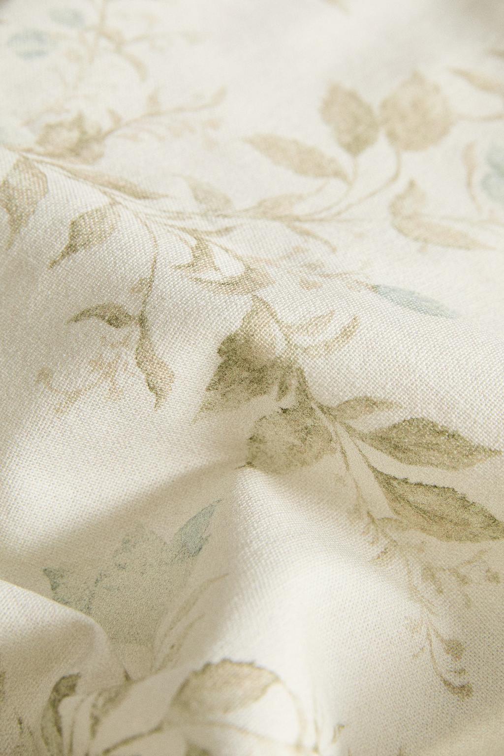 Скатерть с растительным принтом