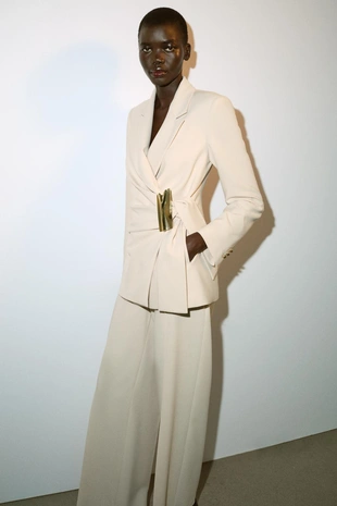 Двубортный блейзер с пряжкой- Заказать в России