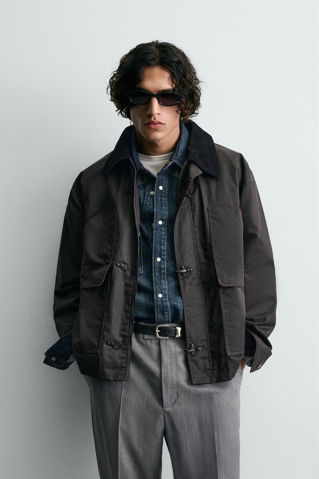 КУРТКА С ВОЩЕНОЙ ОТДЕЛКОЙ И КОМБИНИРОВАННЫМ ВОРОТНИКОМ