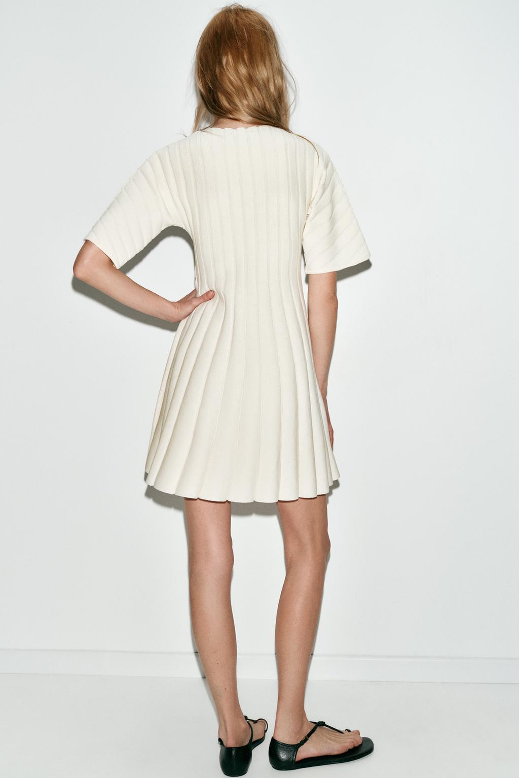 КОРОТКОЕ ПЛАТЬЕ В РУБЧИК С ОБЪЕМНЫМИ РУКАВАМИ