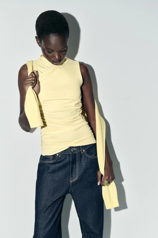 Топ с драпировкой и сборками