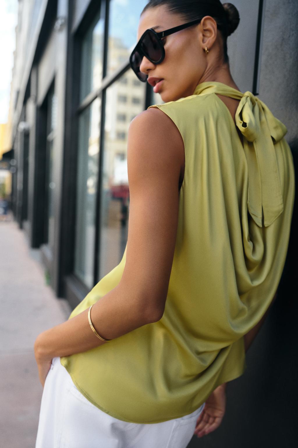 АТЛАСНЫЙ ТОП С БАНТОМ