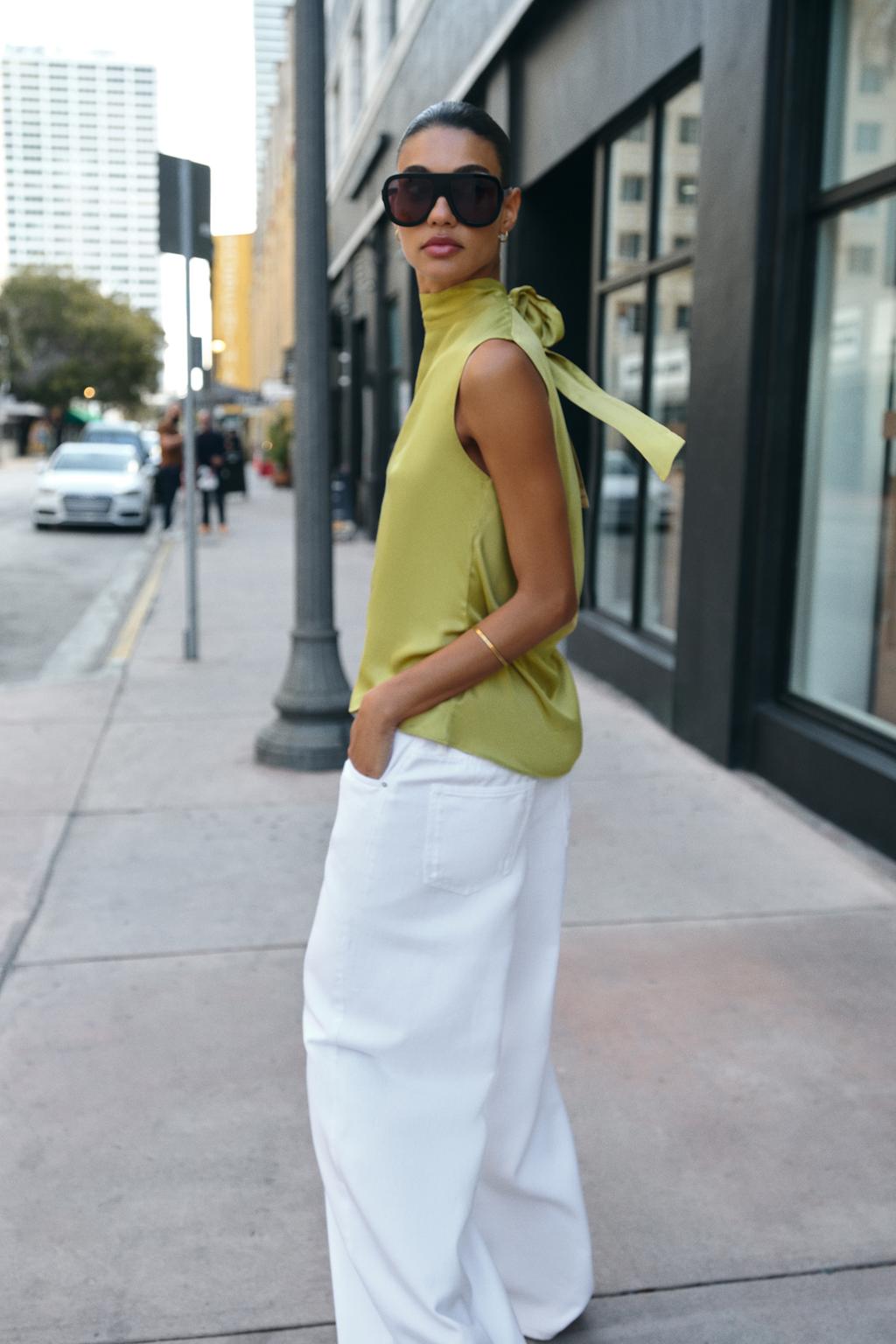 АТЛАСНЫЙ ТОП С БАНТОМ