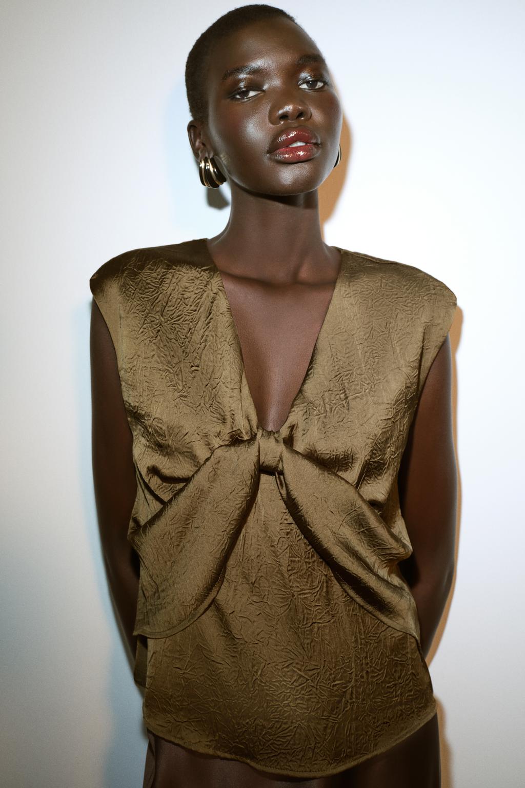 АТЛАСНЫЙ ТОП С УЗЛОМ