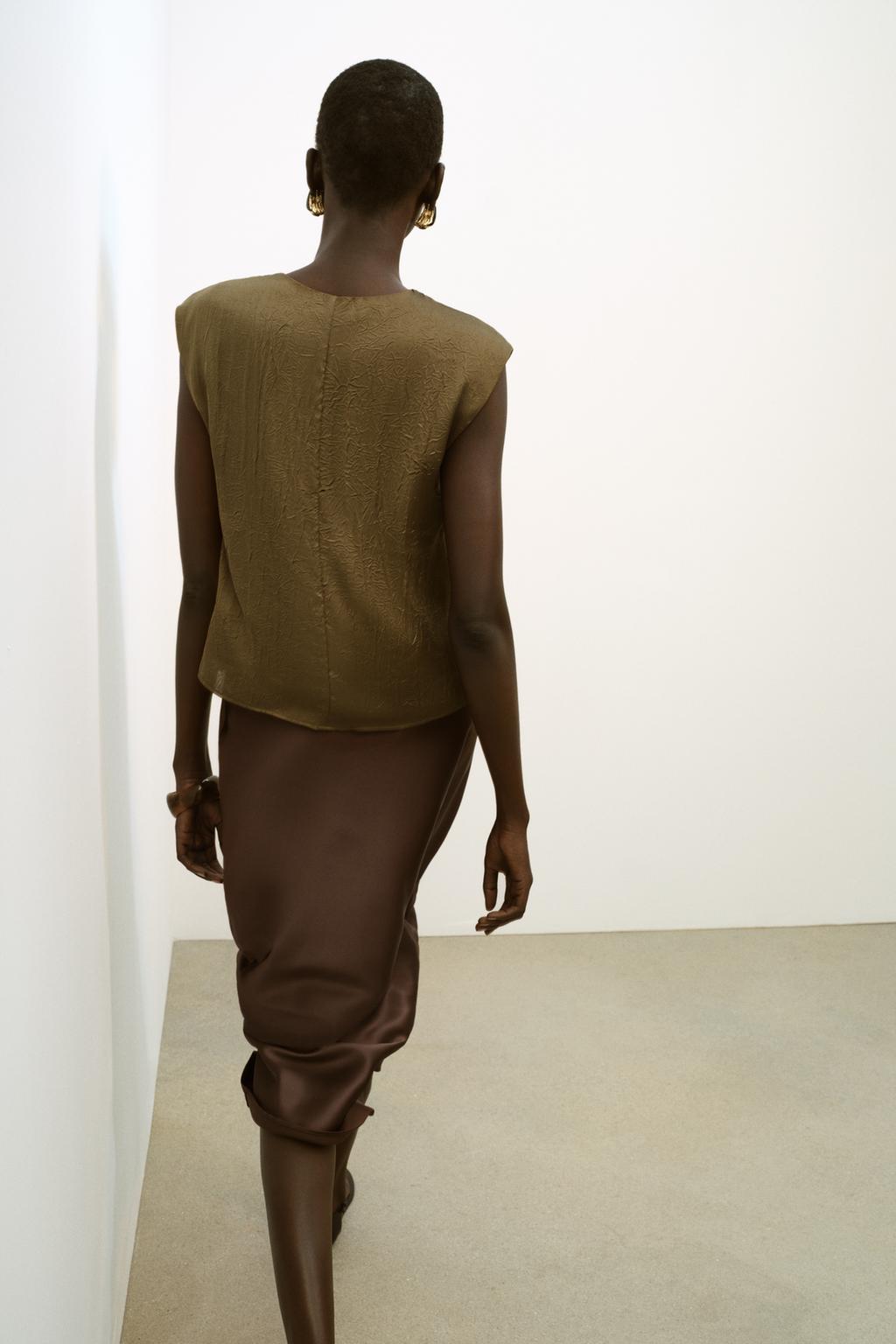 АТЛАСНЫЙ ТОП С УЗЛОМ