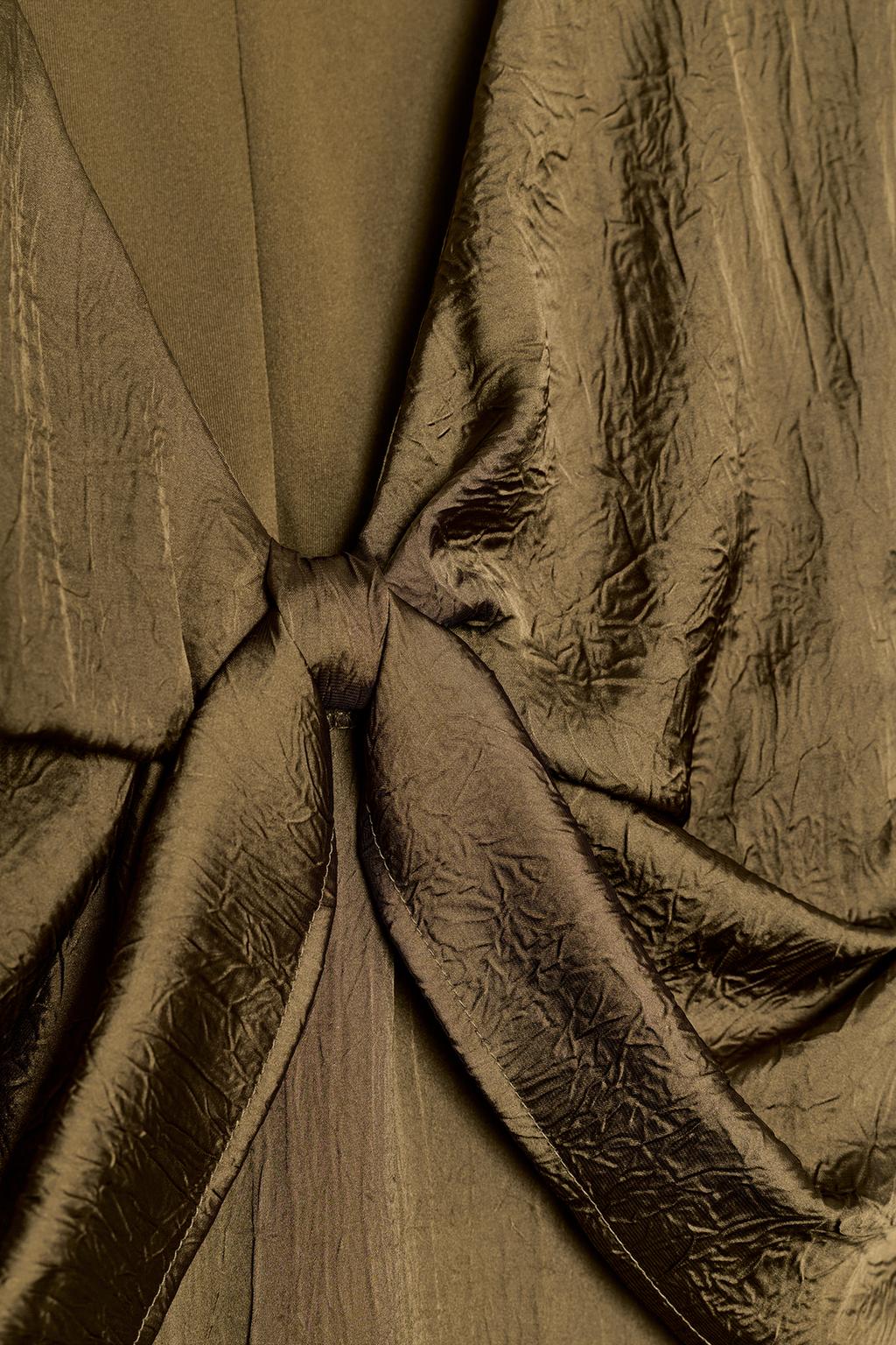 АТЛАСНЫЙ ТОП С УЗЛОМ