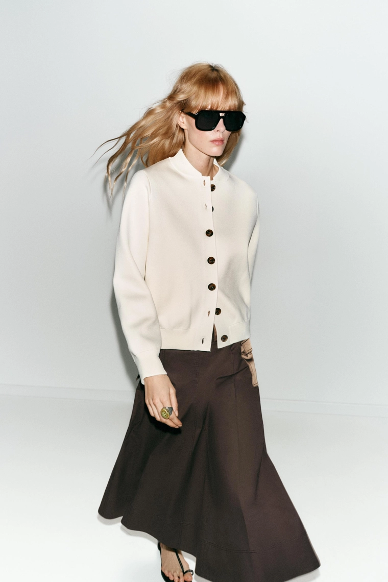 Кардиган с контрастными пуговицами