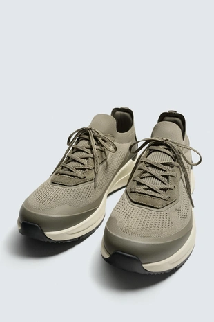 Спортивные кроссовки- Заказать в России