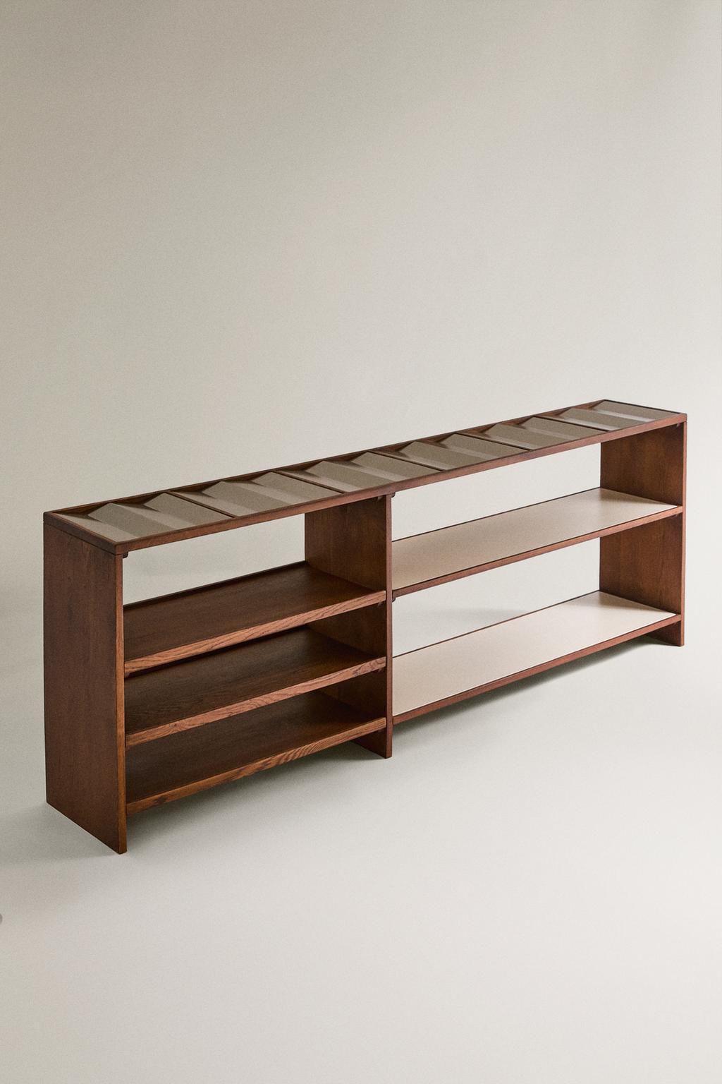 Шкаф для хранения и стойка для гантелей