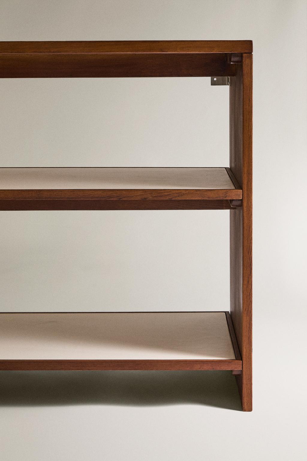 Шкаф для хранения и стойка для гантелей